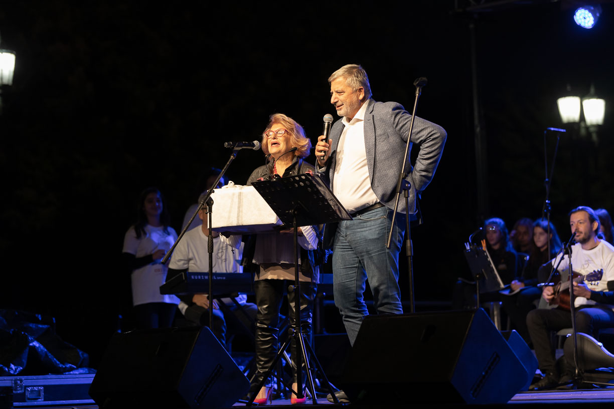 Σκύλος στο δρόμο