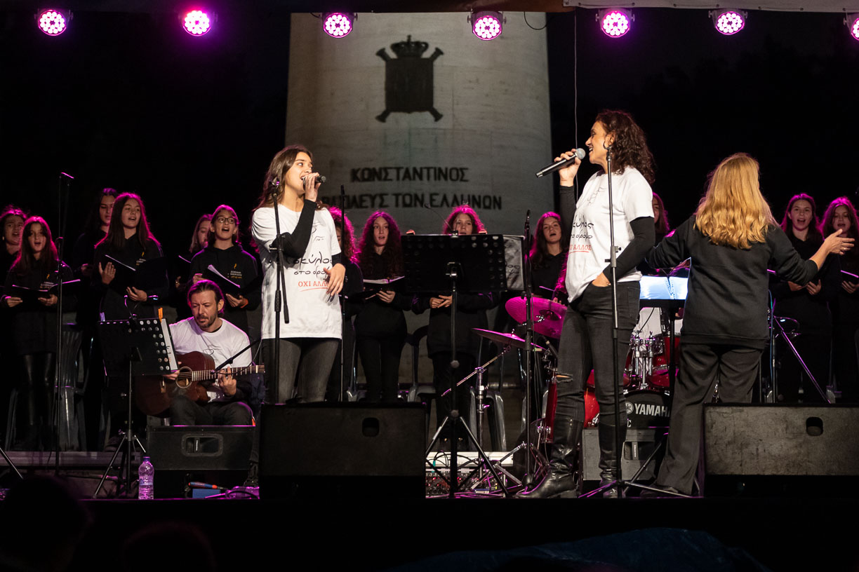 Σκύλος στο δρόμο